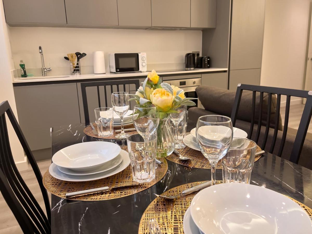 Lovely 2 Double Bedroom Flat With Free Parking - At The Atrium Mk Milton Keynes Exteriör bild