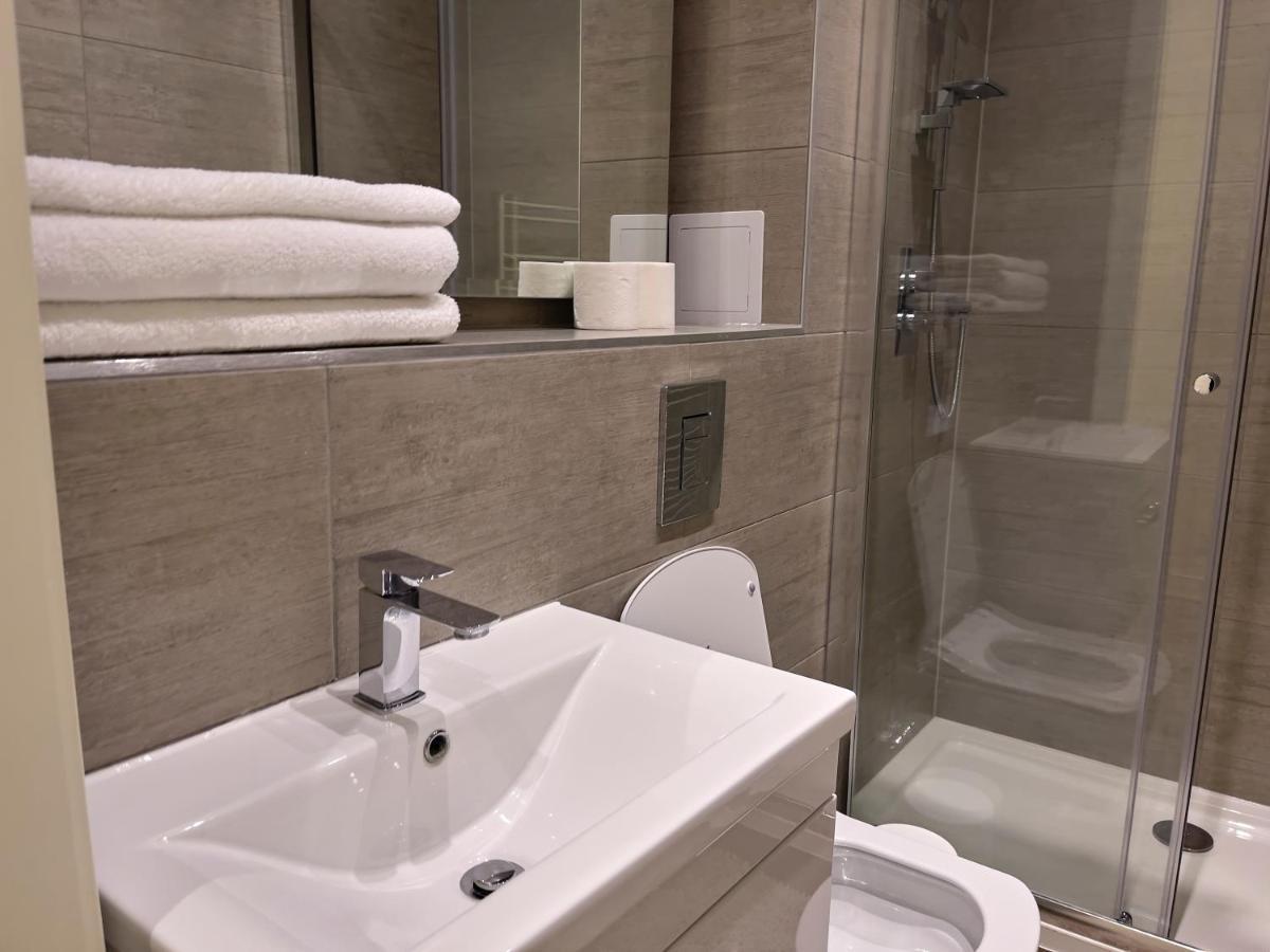 Lovely 2 Double Bedroom Flat With Free Parking - At The Atrium Mk Milton Keynes Exteriör bild