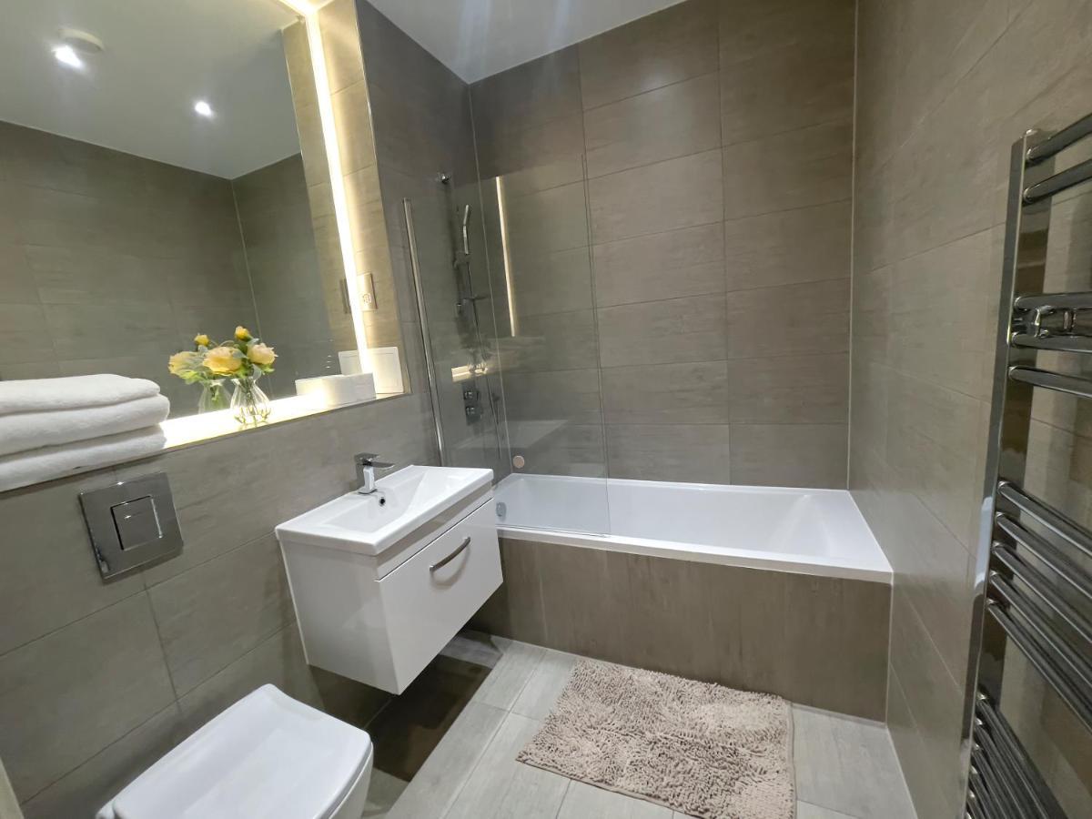 Lovely 2 Double Bedroom Flat With Free Parking - At The Atrium Mk Milton Keynes Exteriör bild