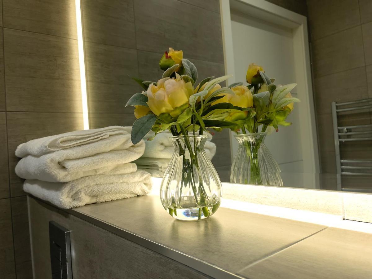 Lovely 2 Double Bedroom Flat With Free Parking - At The Atrium Mk Milton Keynes Exteriör bild