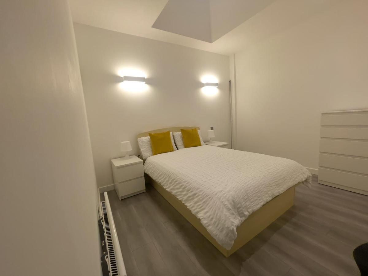 Lovely 2 Double Bedroom Flat With Free Parking - At The Atrium Mk Milton Keynes Exteriör bild