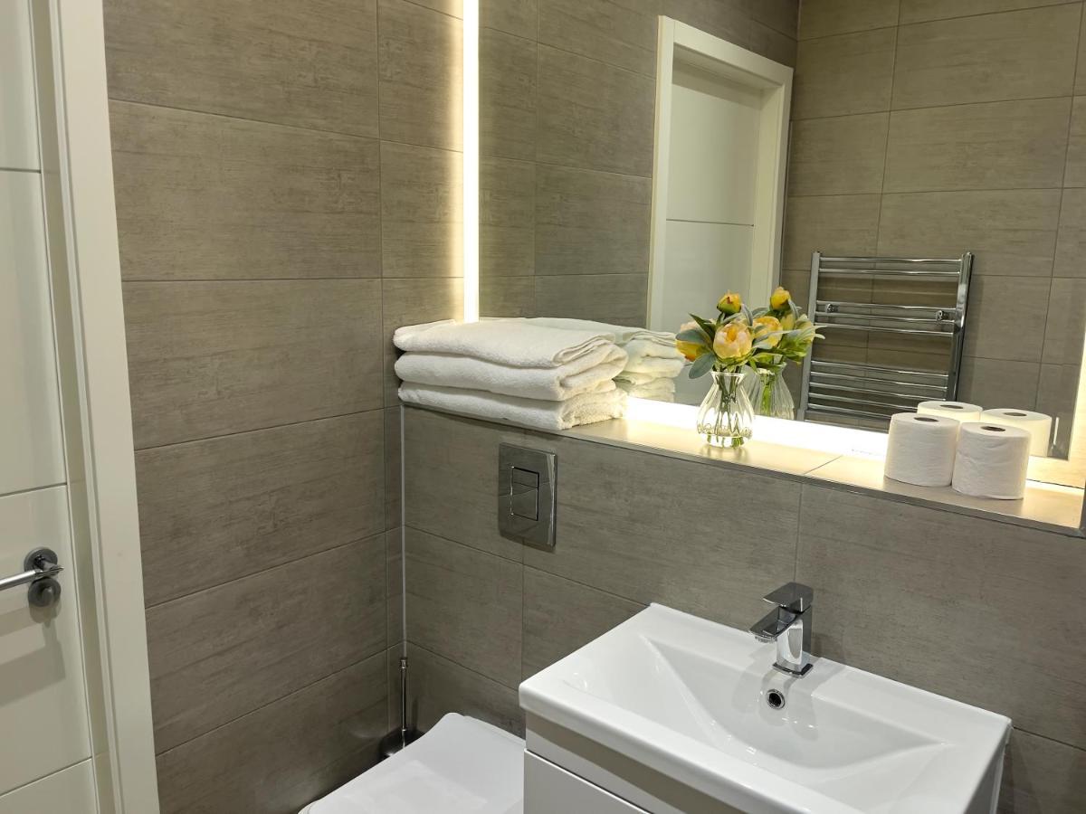 Lovely 2 Double Bedroom Flat With Free Parking - At The Atrium Mk Milton Keynes Exteriör bild