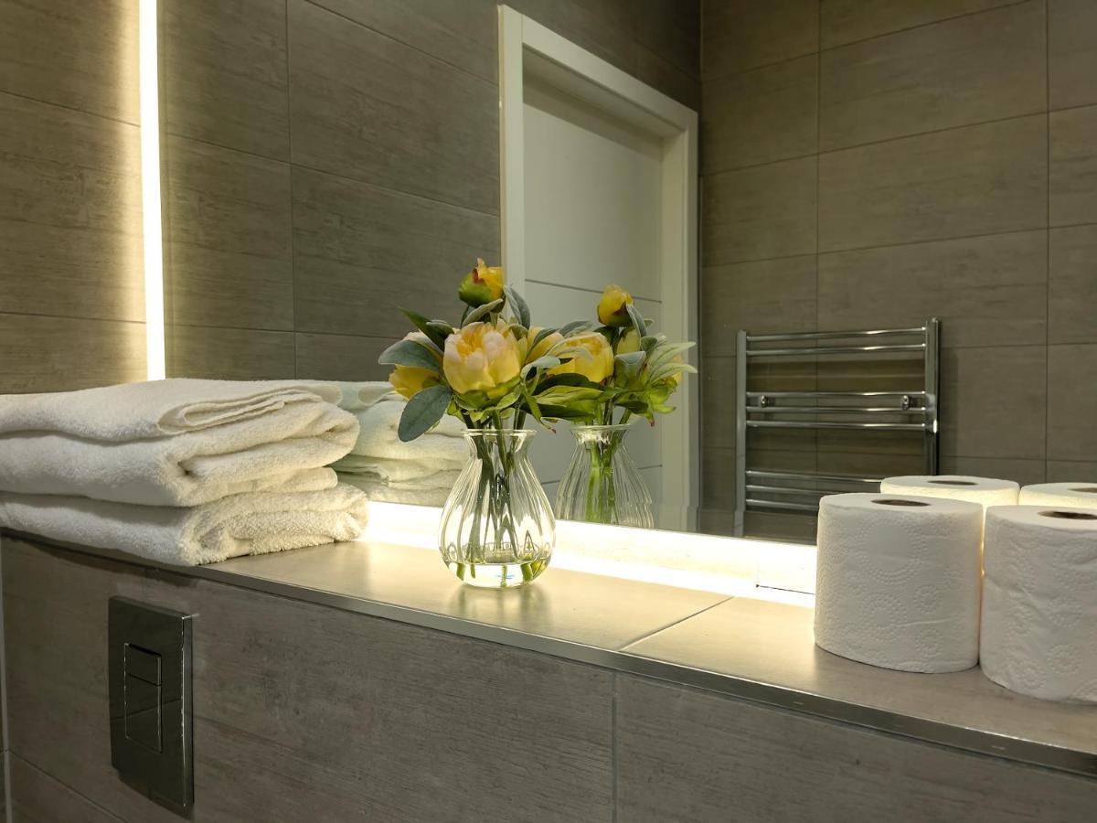 Lovely 2 Double Bedroom Flat With Free Parking - At The Atrium Mk Milton Keynes Exteriör bild